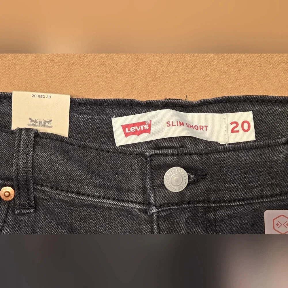 Nwt boys levis black slim shorts